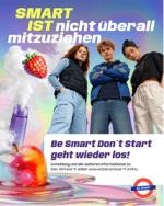 Plakatmotiv mit dem Titel Smart ist nicht überall mitzuziehen, drei Jugendlichen und einer dampfenden Pfeife im Hintergrund aus der eine verpixelte Erdbeere aufsteigt