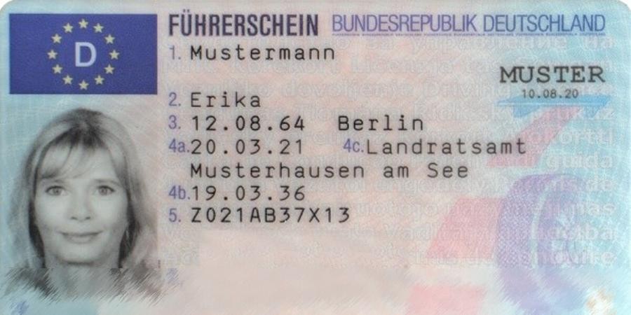 Muster des EU-Kartenführerscheins, Teil der Vorderseite mit Foto und Eintrag "Erika Mustermann"