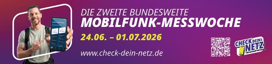 Werbe-Banner: ein Mann zeigt auf sein Smartphone, Beschriftung: Die zweite bundesweite Mobilfunk-Messwoche 24.06. bis 1.07.2026, mit QR-Code zu www.check-dein-netz.de.de